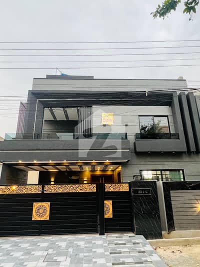 یو ای ٹی ہاؤسنگ سوسائٹی لاہور میں 6 کمروں کا 10 مرلہ مکان 4.2 کروڑ میں برائے فروخت۔ یو ای ٹی ہاؤسنگ سوسائٹی لاہور میں 6 کمروں کا 10 مرلہ مکان 4.2 کروڑ میں برائے فروخت۔