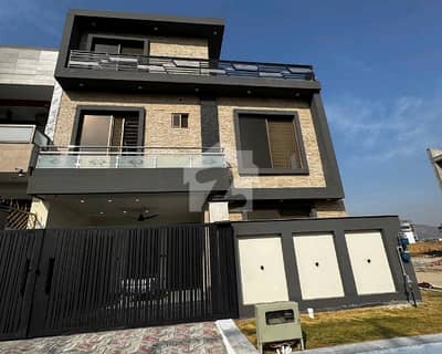1800 Square Feet Spacious House Available In MPCHS - Multi Gardens For sale