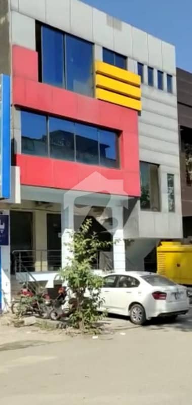 سیٹیلائیٹ ٹاؤن راولپنڈی میں 11 کمروں کا 4 مرلہ عمارت 8.5 کروڑ میں برائے فروخت۔