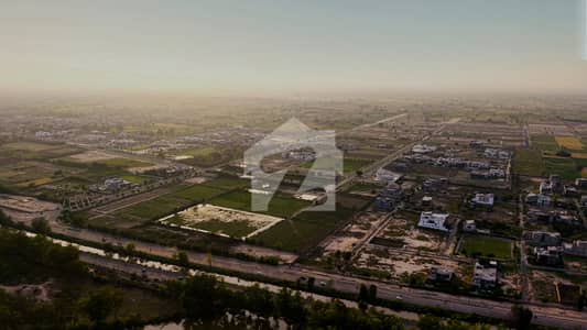 کینال ایکسپریس فیصل آباد میں 28 کنال کمرشل پلاٹ 12.3 ارب میں برائے فروخت۔