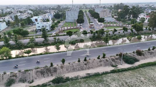 کینال ایکسپریس فیصل آباد میں 3 کنال کمرشل پلاٹ 16.75 کروڑ میں برائے فروخت۔