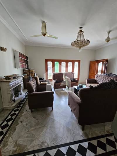 BEAUTIFUL LOCATION CORNER HOUSE FOR SALE