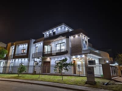 Brand New Designer Corner 5 Bed 10 Marla House