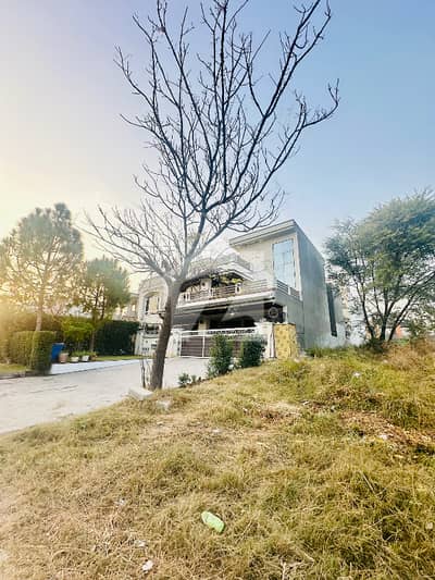 30x60 MAIN DOUBLE ROAD MARGALLA FACE NEAR TO PARK PLOT AVAILABLE FOR SALE