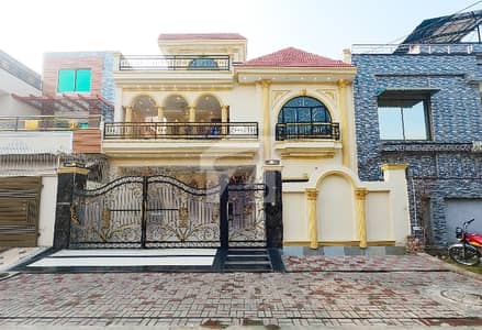 Prime Location In Al Rehman Phase 2 - Block G House Sized 10 Marla For sale