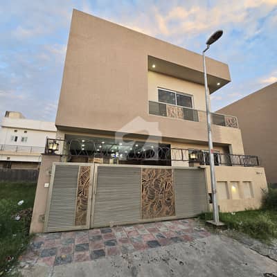 بحریہ ٹاؤن فیز 8 بحریہ ٹاؤن راولپنڈی,راولپنڈی میں 5 کمروں کا 7 مرلہ مکان 2.75 کروڑ میں برائے فروخت۔