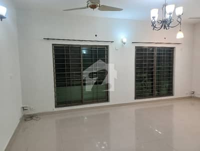 10 Marla 3 Bed 4th Floor Apartment Available For Rent