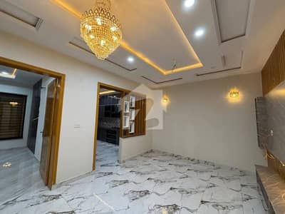 RAFI VILLA FOR SALE 5 MARLA A ONE CONDITION BOULEVARD DIRECT OWNER