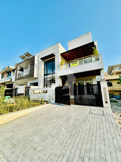30x60 LUXURY TRIPLE STORY HOUSE AVAILABLE FOR RENT IN D-12/3