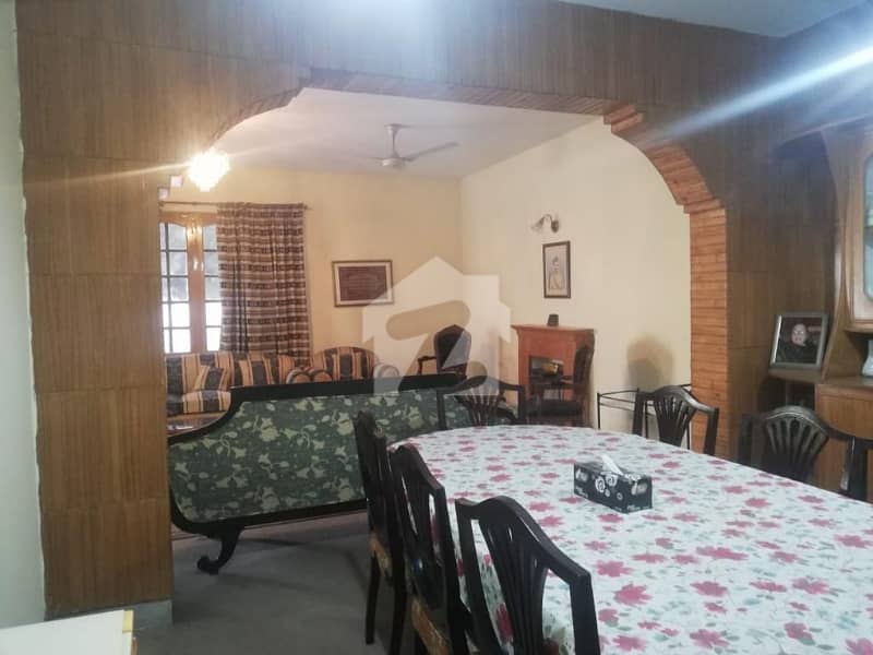 ایف ۔ 8 اسلام آباد میں 7 کمروں کا 1 کنال مکان 32.0 کروڑ میں برائے فروخت۔ ایف ۔ 8 اسلام آباد میں 7 کمروں کا 1 کنال مکان 32.0 کروڑ میں برائے فروخت۔