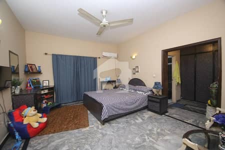 One Kanal Beautiful Upper portion with Drawing Dining for Rent DHA phase 1