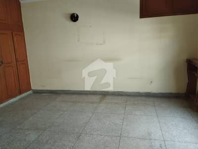 ایف ۔ 8 اسلام آباد میں 6 کمروں کا 1 کنال مکان 32.0 کروڑ میں برائے فروخت۔