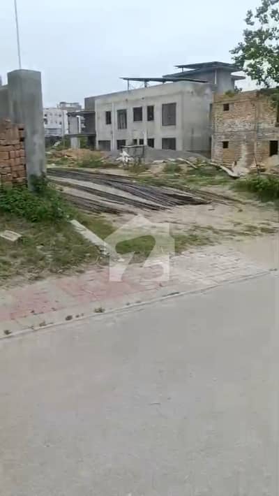 A beautiful park face grey structure available for sale