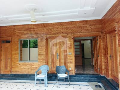 جی ۔ 13 اسلام آباد میں 6 کمروں کا 10 مرلہ مکان 9.0 کروڑ میں برائے فروخت۔