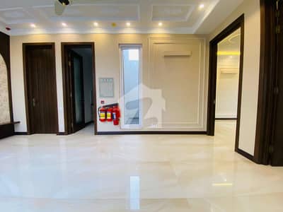 10 Marla Complete House Available For Rent In Lake City