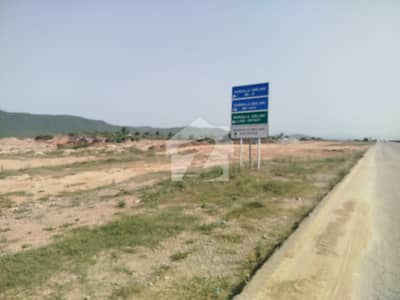مارگلہ انکلیو اسلام آباد میں 10 مرلہ رہائشی پلاٹ 3.5 کروڑ میں برائے فروخت۔