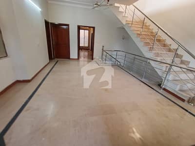 ای ۔ 11 اسلام آباد میں 6 کمروں کا 10 مرلہ مکان 2.5 لاکھ میں کرایہ پر دستیاب ہے۔