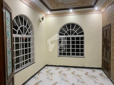 علامہ اقبال ٹاؤن لاہور میں 6 کمروں کا 5 مرلہ مکان 4.0 کروڑ میں برائے فروخت۔