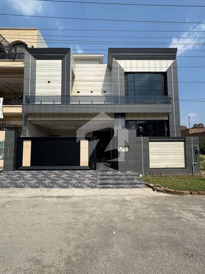 PRIME LOCATION 10 MARLA BRAND NEW HOUSE