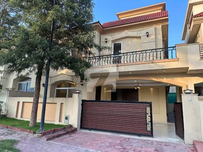 بحریہ انکلیو - سیکٹر سی 1 بحریہ انکلیو,بحریہ ٹاؤن,اسلام آباد میں 5 کمروں کا 10 مرلہ مکان 5.35 کروڑ میں برائے فروخت۔