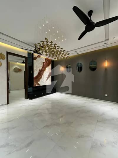 BEAUTIFUL 10 MARLA LOWER PORTION AVAILABLE FOR RENT