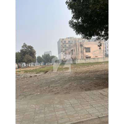 بحریہ ٹاؤن قائد بلاک بحریہ ٹاؤن سیکٹر ای,بحریہ ٹاؤن,لاہور میں 5 مرلہ کمرشل پلاٹ 8.6 کروڑ میں برائے فروخت۔