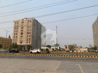 پائن ایونیو لاہور میں 10 مرلہ Studio عمارت 70.0 کروڑ میں برائے فروخت۔