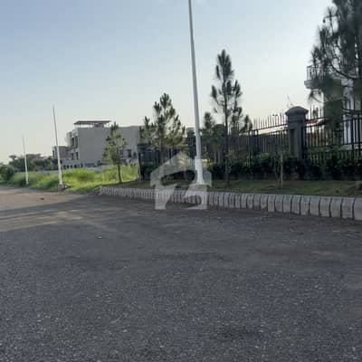 Gulberg Green Executive Block Corner Developed Possession Plot Solid With 6 Marla Extra Land Plot Available For Sale