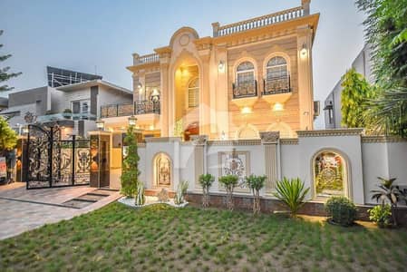 ڈی ایچ اے ڈیفینس ملتان میں 6 کمروں کا 1 کنال مکان 4.6 کروڑ میں برائے فروخت۔