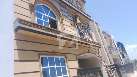 بنی گالہ اسلام آباد میں 4 کمروں کا 5 مرلہ مکان 2.0 کروڑ میں برائے فروخت۔