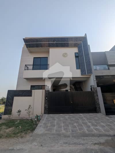 ایڈن آچرڈ فیصل آباد میں 4 کمروں کا 5 مرلہ مکان 2.5 کروڑ میں برائے فروخت۔