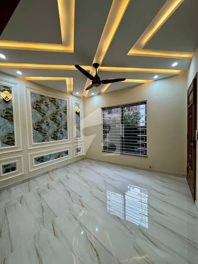 10 MARLA UPPER PORTION AVAILABLE FOR RENT