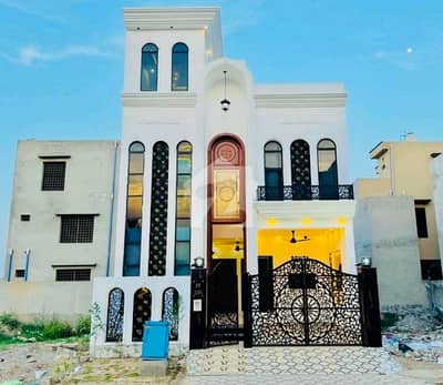 سٹی ہاؤسنگ سوسائٹی گوجرانوالہ میں 6 کمروں کا 5 مرلہ مکان 2.5 کروڑ میں برائے فروخت۔