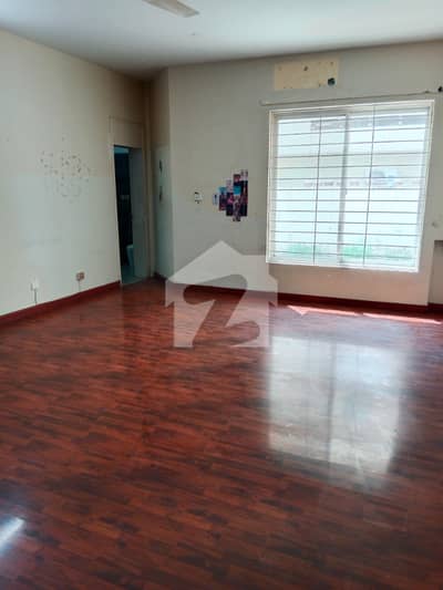 F-10/ 61x100=677 Square Yards House Available For Sale