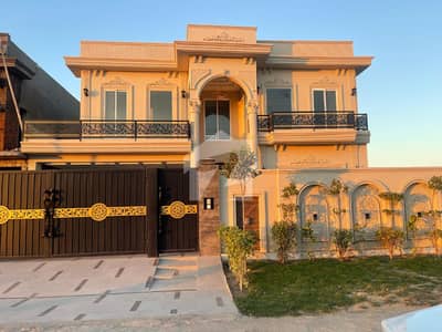 Become Owner Of Your Prime Location House Today Which Is Centrally Located In DHA Phase 1 - Sector H In Multan