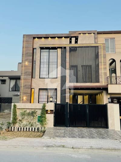 ممتاز سٹی اسلام آباد میں 5 کمروں کا 8 مرلہ مکان 3.25 کروڑ میں برائے فروخت۔