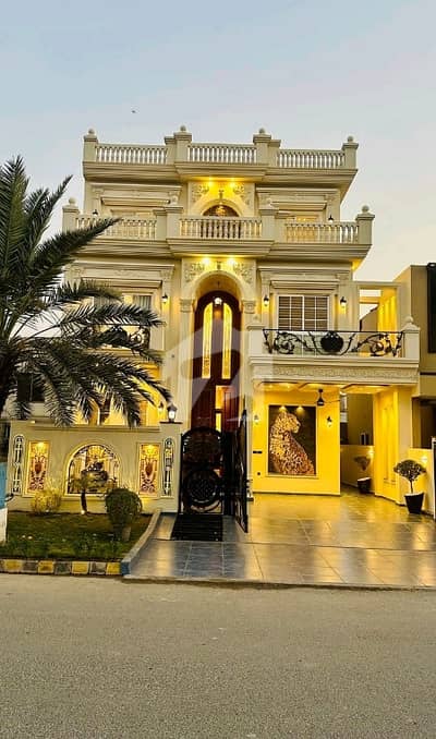 سٹی ہاؤسنگ سوسائٹی گوجرانوالہ میں 5 کمروں کا 10 مرلہ مکان 5.25 کروڑ میں برائے فروخت۔