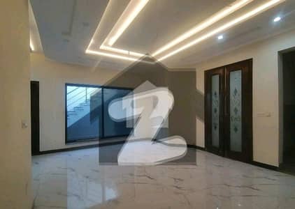 Prime Location 7 Marla House For sale In Rs. 17500000 Only