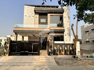 8 MARLA BRAND NEW ULTRA MODERN DESIGN HOUSE FOR SALE