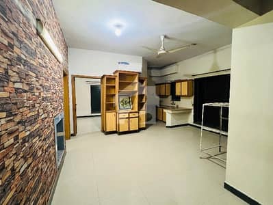 ویلینشیاء ہاؤسنگ سوسائٹی لاہور میں 4 کمروں کا 10 مرلہ مکان 1.3 لاکھ میں کرایہ پر دستیاب ہے۔