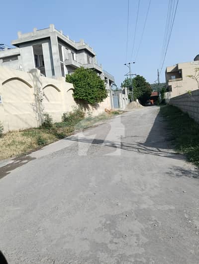 بنی گالہ اسلام آباد میں 18 مرلہ رہائشی پلاٹ 4.5 کروڑ میں برائے فروخت۔
