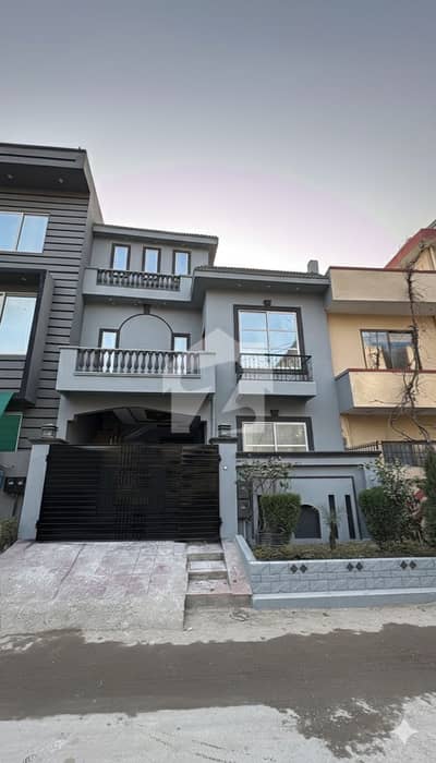 Good Location 5 Marla House Available For Sale . Good Location 5 Marla House Available For Sale .
