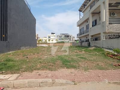 F1 BLOCK PLOT NO 976 POSS UTILITY PAID SIZE 10 MARLA STREET NO 34
