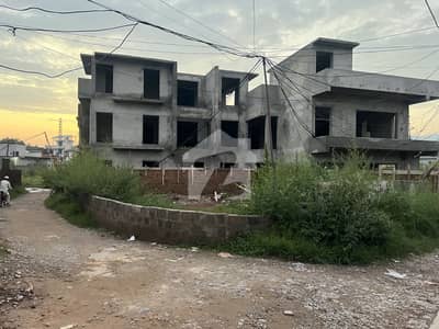 بنی گالہ اسلام آباد میں 9 مرلہ رہائشی پلاٹ 1.25 کروڑ میں برائے فروخت۔