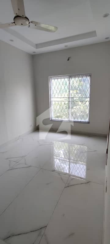 DHA 1 KANAL FULL HOUSE AVAIABLE FOR RENT