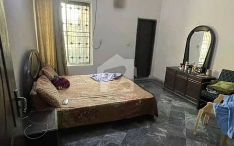 علامہ اقبال ٹاؤن لاہور میں 5 کمروں کا 10 مرلہ مکان 3.8 کروڑ میں برائے فروخت۔ علامہ اقبال ٹاؤن لاہور میں 5 کمروں کا 10 مرلہ مکان 3.8 کروڑ میں برائے فروخت۔