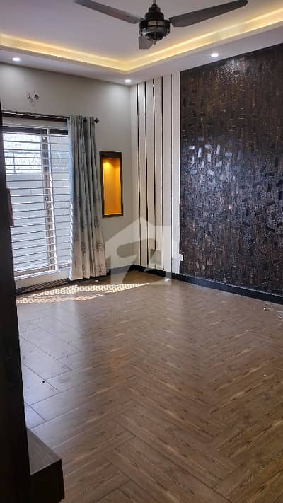 10 Marla Ground Portion For Rent In University Town
