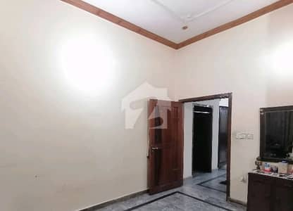 علامہ اقبال ٹاؤن لاہور میں 5 کمروں کا 10 مرلہ مکان 3.5 کروڑ میں برائے فروخت۔ علامہ اقبال ٹاؤن لاہور میں 5 کمروں کا 10 مرلہ مکان 3.5 کروڑ میں برائے فروخت۔