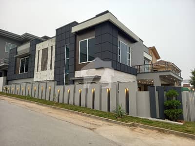 Corner 15 mrla House for rent brand new