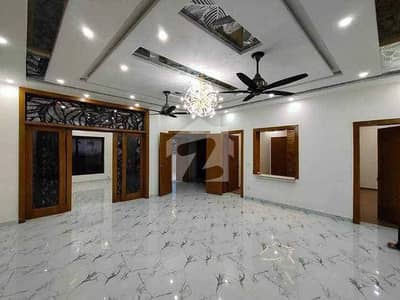 One Kanal Full Luxury House For Rent